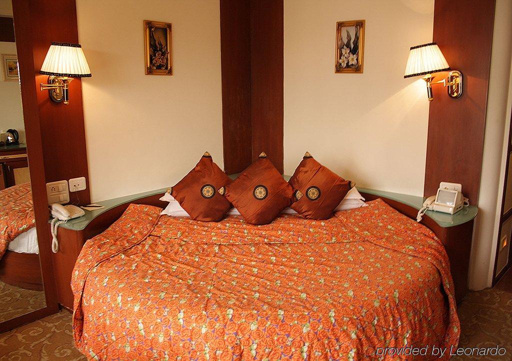 The Checkers Hotel Ченай Стая снимка