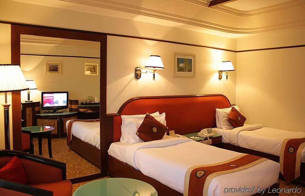 The Checkers Hotel Ченай Стая снимка