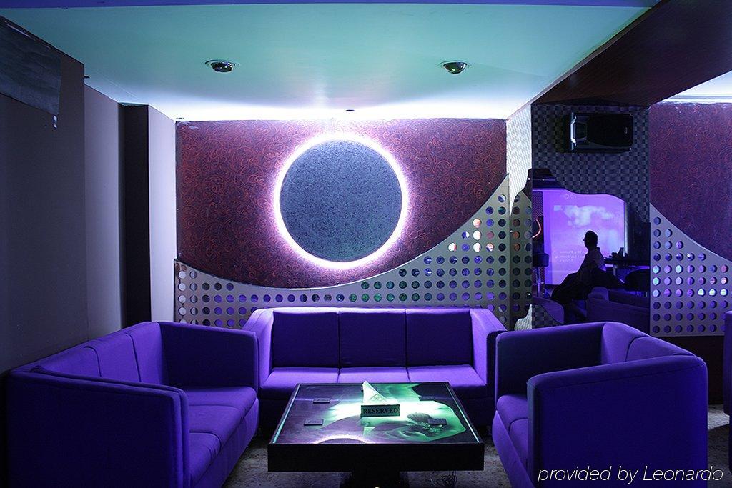 The Checkers Hotel Ченай Екстериор снимка