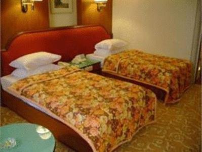 The Checkers Hotel Ченай Екстериор снимка